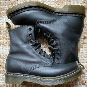 LIKE NEW!! DR. MARTENS BLACK LEATHER BOOTS